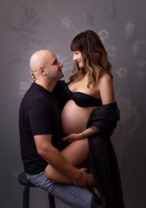maternity photoshoot couple near me
