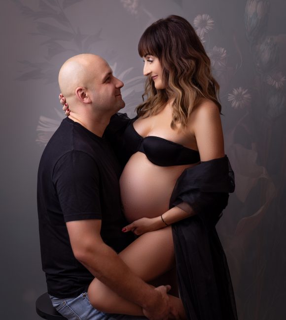 maternity photoshoot couple
